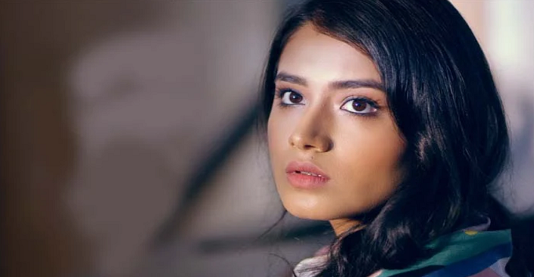 যমুনা ফিউচার পার্কের চলন্ত সিঁড়িতে গুরুতর আহত ফারিণ