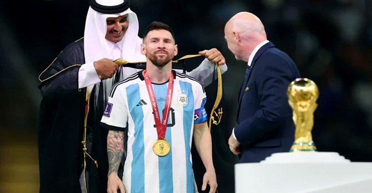 ‘আবায়া’ কী, কেন এটি পরেন আরব পুরুষেরা?