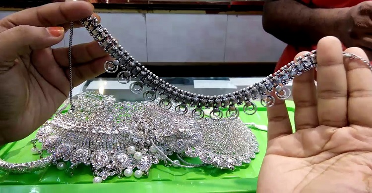 রুপার গয়নার কালচে দাগ দূর করবেন যেভাবে