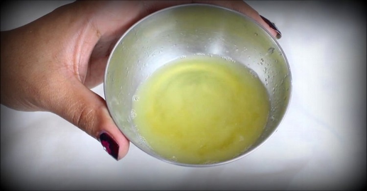 শীতের খুশকি দূর করার ৮ ঘরোয়া উপায়