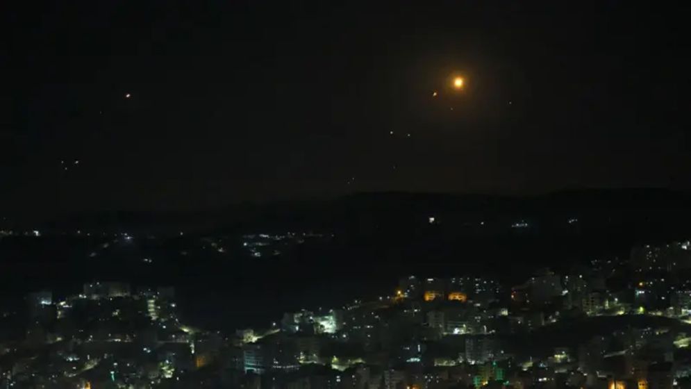 তেহরানে তেল ডিপোতে ইসরায়েলের ভয়াবহ হামলা