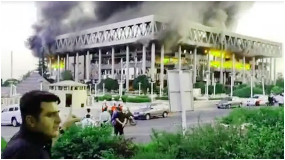ভিডিও: ইরানের রাষ্ট্রীয় টিভিতে হামলার সময় কী ঘটেছিল?