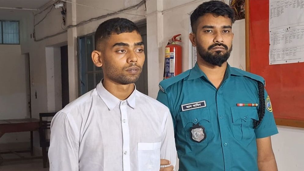 সেনাসদস্য পরিচয়ে বিয়ে করতে গিয়ে ধরা পড়লেন টিকটকার