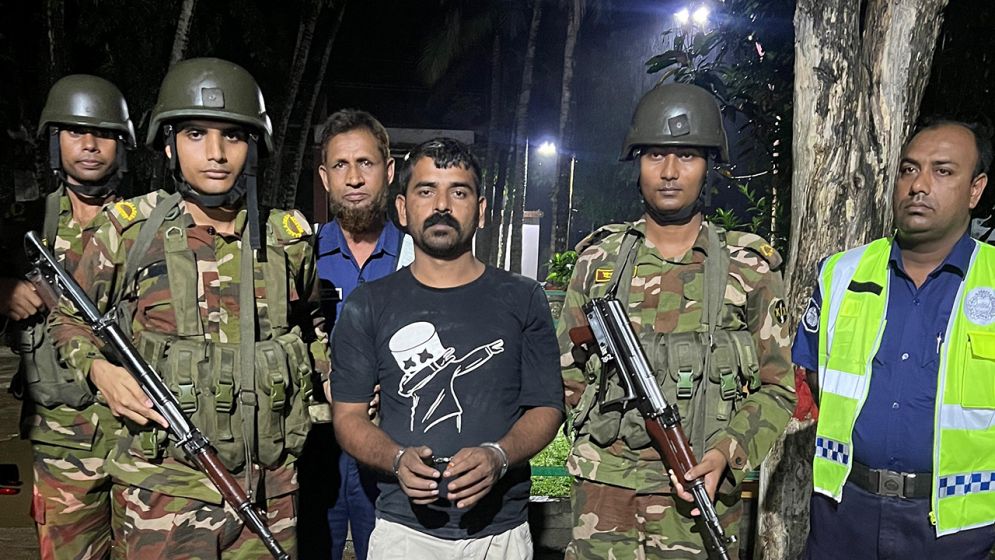 জামালপুরে চাঁদাবাজির অর্থসহ স্বেচ্ছাসেবক দল নেতা আটক