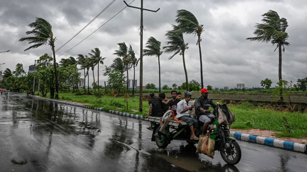সন্ধ্যার মধ্যে ৭ অঞ্চলে ঝড় হতে পারে