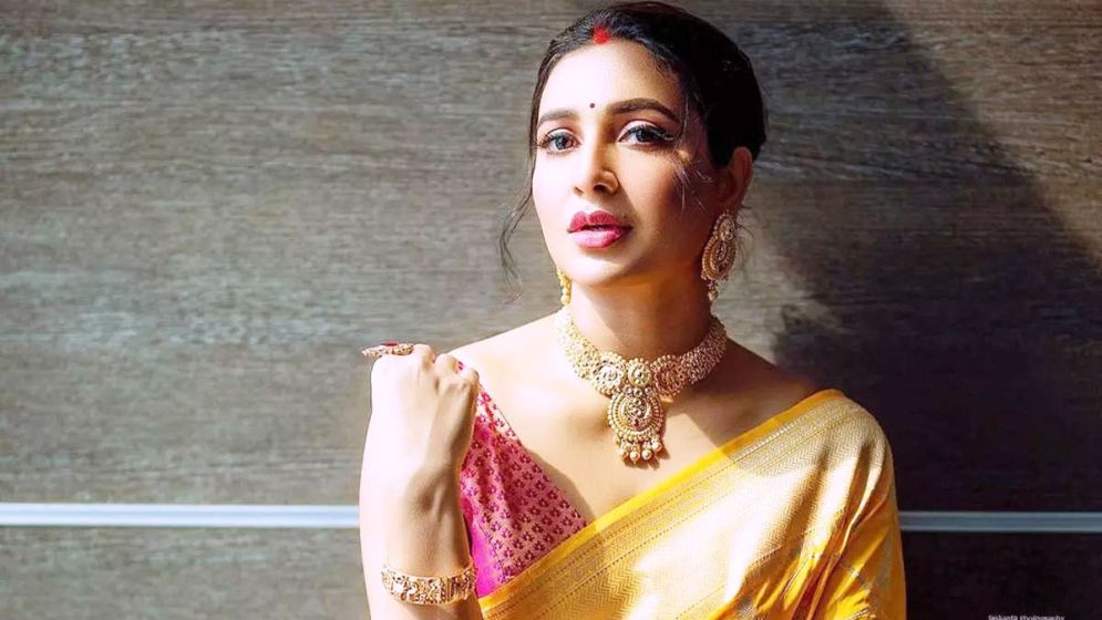 রাতে ঘুমানোর আগে যে কাজটা অবশ্যই করেন শুভশ্রী