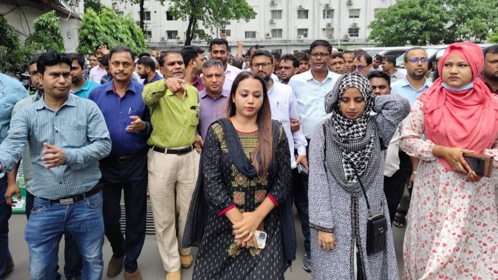 ব্লকেডের পর এবার নতুন কর্মসূচি ঘোষণা সচিবালয় কর্মচারীদের