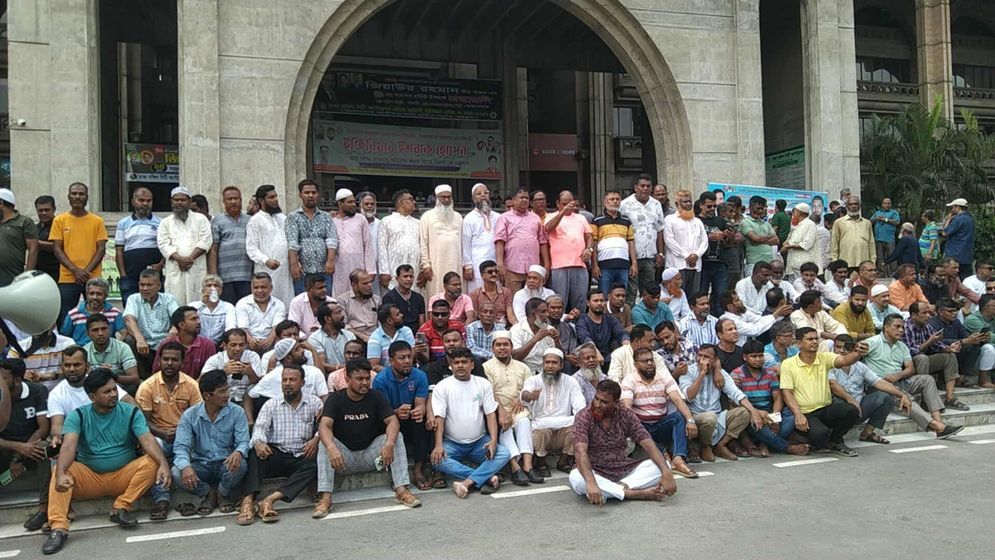 আজও নগরভবনে অবস্থান কর্মসূচি ইশরাক সমর্থকদের, বন্ধ প্রধান ফটক