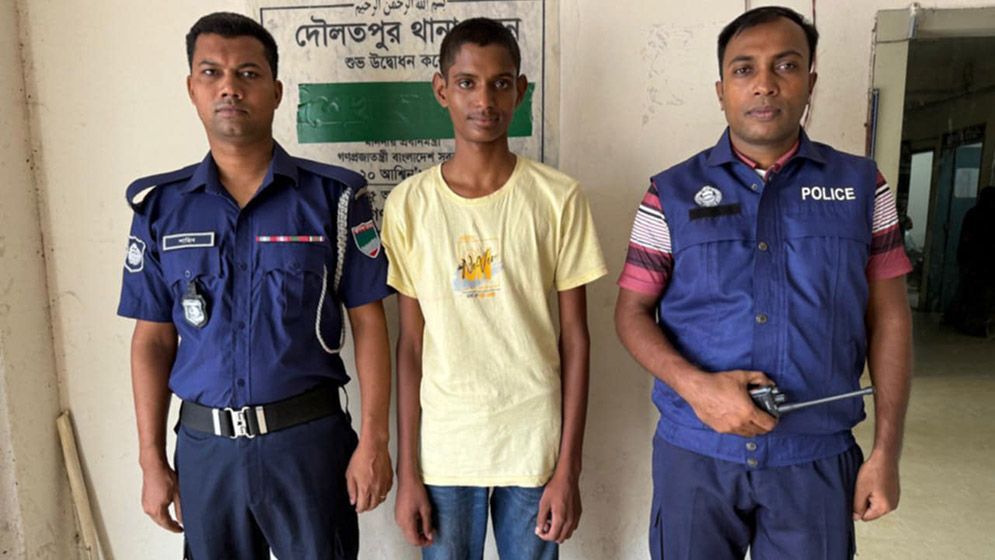 ছদ্মবেশে হত্যা মামলার প্রধান আসামিকে ধরল পুলিশ