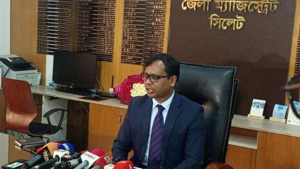 সাদাপাথর ফেরত দিতে ডিসি সারওয়ার আলমের আলটিমেটাম