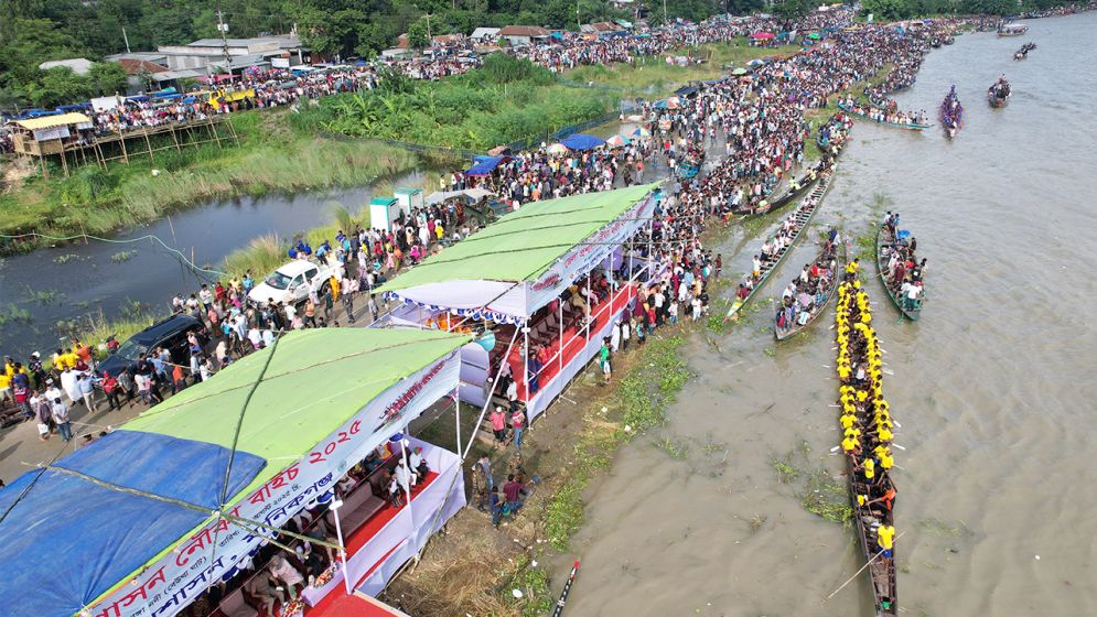 এক যুগ পর কালীগঙ্গা নদীতে নৌকা বাইচ, হাজারো মানুষের ভিড়