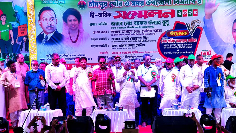 শেখ হাসিনা ভাড়াটিয়া ও হাইব্রিড নেতা তৈরির কারণে পালিয়েছেন : বুলু