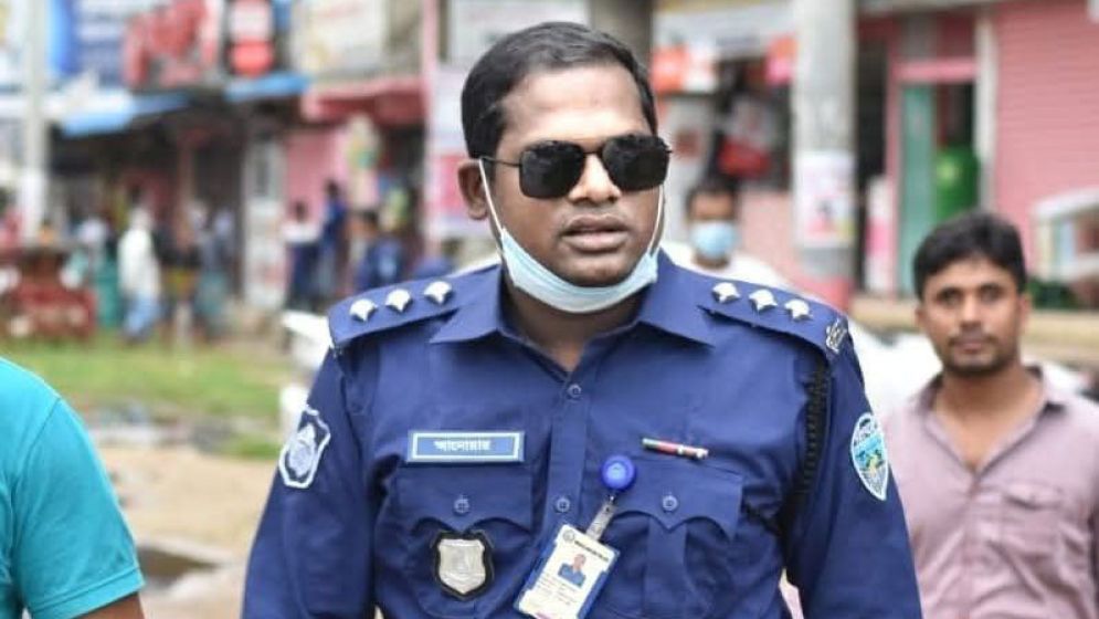 চাঁদাবাজদের হামলায় সড়কেই ঢলে পড়লেন এএএসপি শামিম