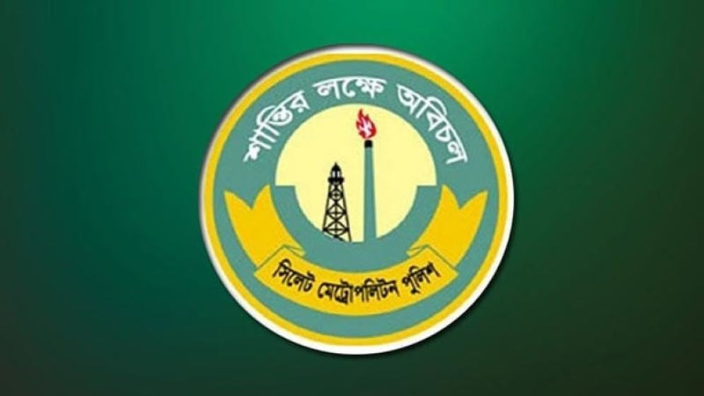 জনরোষ থেকে বাঁচাতে গিয়ে হামলার শিকার পুলিশ, গাড়ি ভাঙচুর