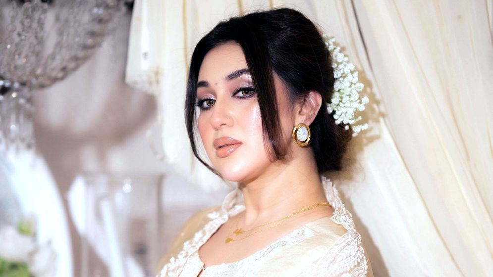 বিয়ের সময় খাট-সোফাও মেলেনি অপু বিশ্বাসের!