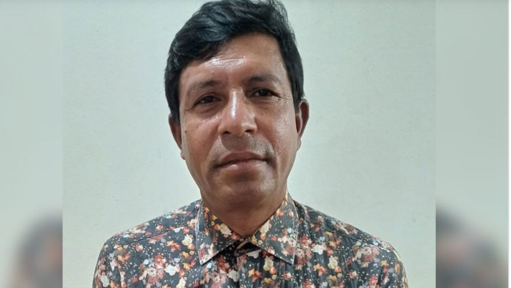 শিক্ষককে মারধর করে পুলিশে দিল শিক্ষার্থীরা
