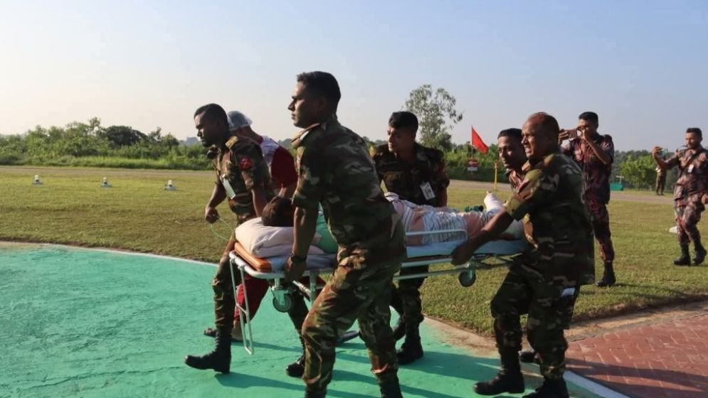 মাইন বিস্ফোরণে আহত বিজিবি সদস্য, হেলিকপ্টারে আনা হলো ঢাকায়