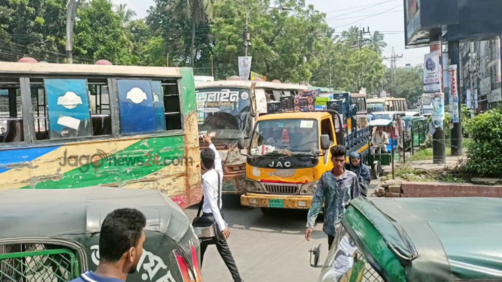 ১ ঘণ্টা পর সায়েন্সল্যাব ছাড়লেন শিক্ষার্থীরা, যানচলাচল স্বাভাবিক