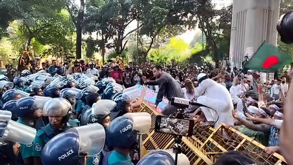 এমপিওভুক্ত শিক্ষকদের ‘মার্চ টু সচিবালয়’ আটকে দিল পুলিশ
