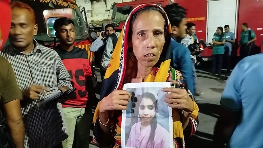 ‘আমরা আটকে গেছি, বের হতে পারছি না’, বাবার সঙ্গে শেষ কথা ছিল আলোর