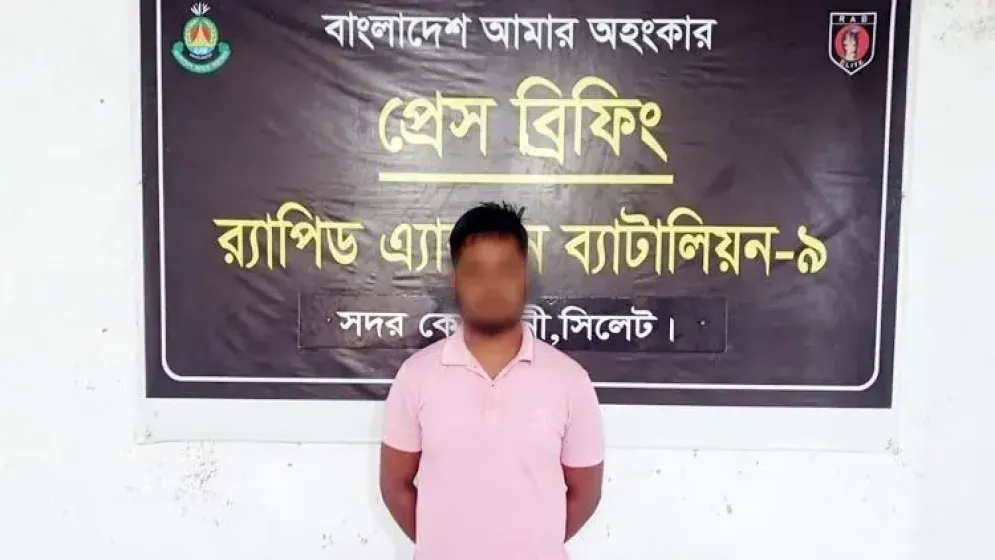 ভিডিও কলে নকল অস্ত্র দেখিয়ে কোটি টাকার বাণিজ্য রিপনের