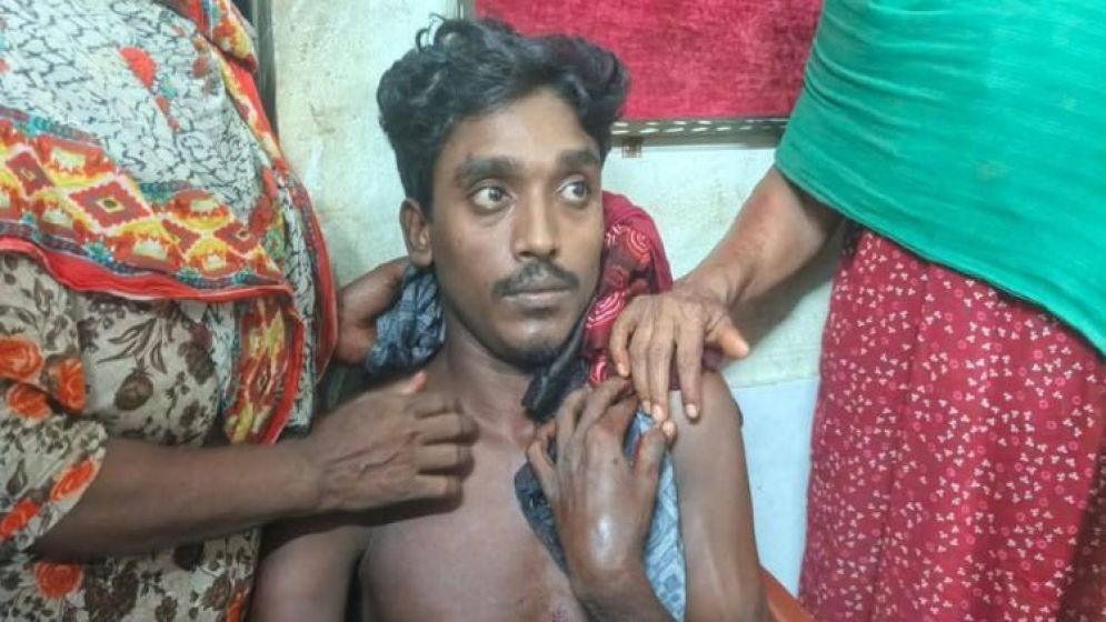 খুলনায় মোটরসাইকেলে এসে দুই যুবককে গুলি