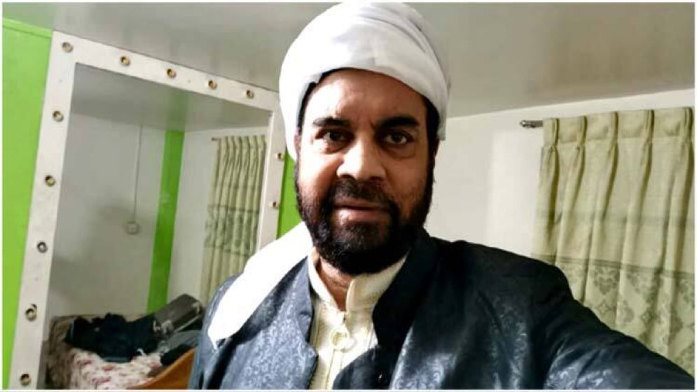 লন্ডনে কোরআন পড়ে সময় কাটাচ্ছেন ইলিয়াস কাঞ্চন