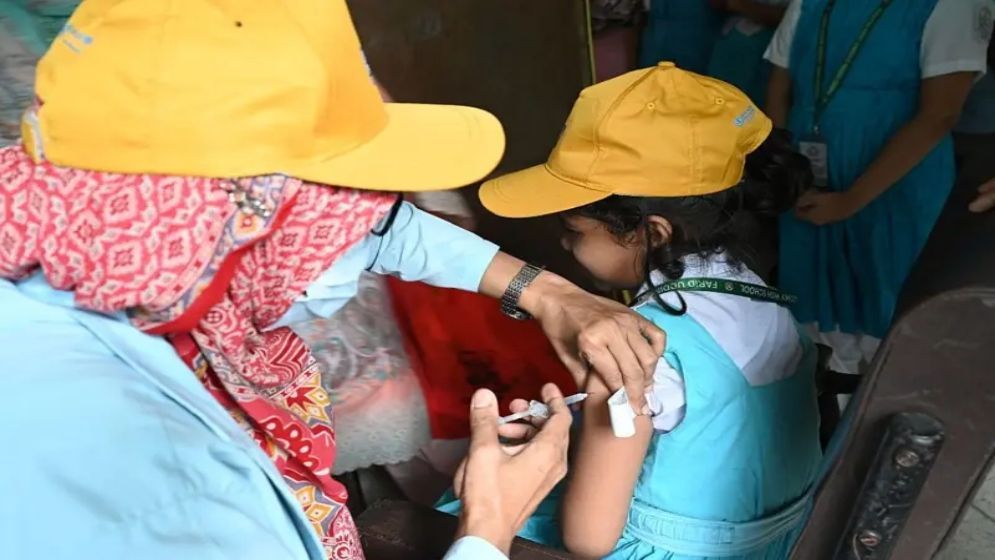 শিশুদের কেন টাইফয়েড টিকা নেওয়া জরুরি