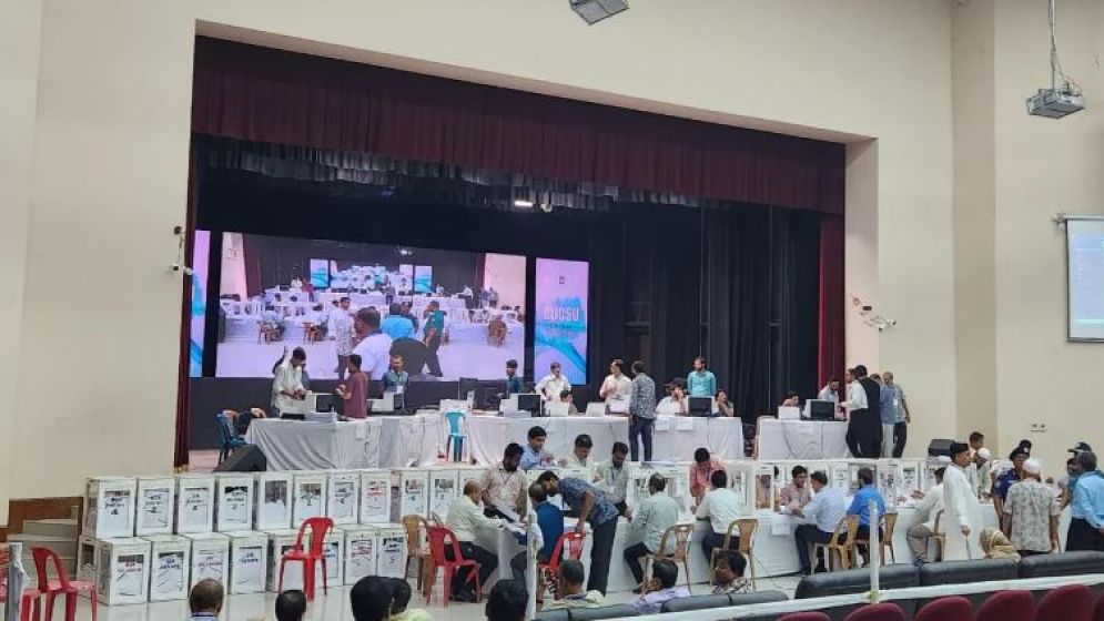 রাকসুতে ৮ হলের ফল ঘোষণা, এগিয়ে যারা
