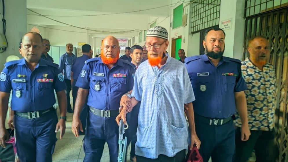 পায়ে হেঁটে আদালতে এসে এজলাসে ঢুকলেন হুইল চেয়ারে, সব দেখলেন বিচারক