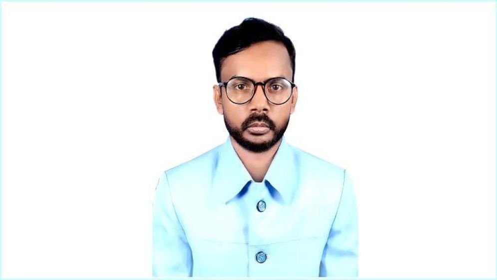 হিরো আলমকে গোসল করাতে দুধ নিয়ে আসছেন নারী ভক্তরা