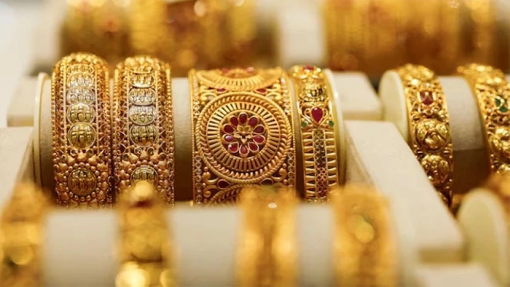 যে কারণে স্বর্ণের দামে বড় পতন