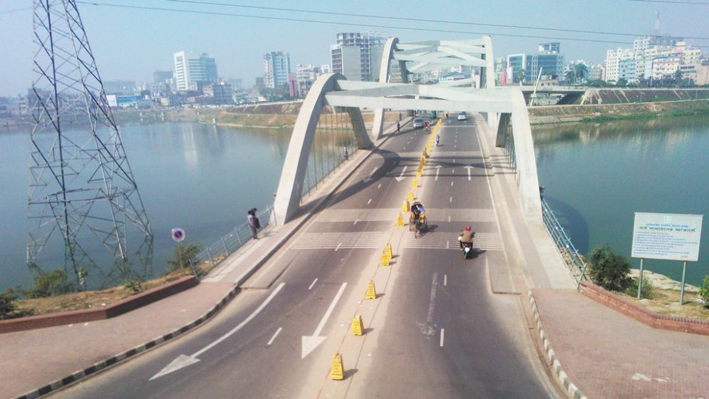 হাতিরঝিলে প্রকৌশলীর লাশ, পাশে চিরকুট
