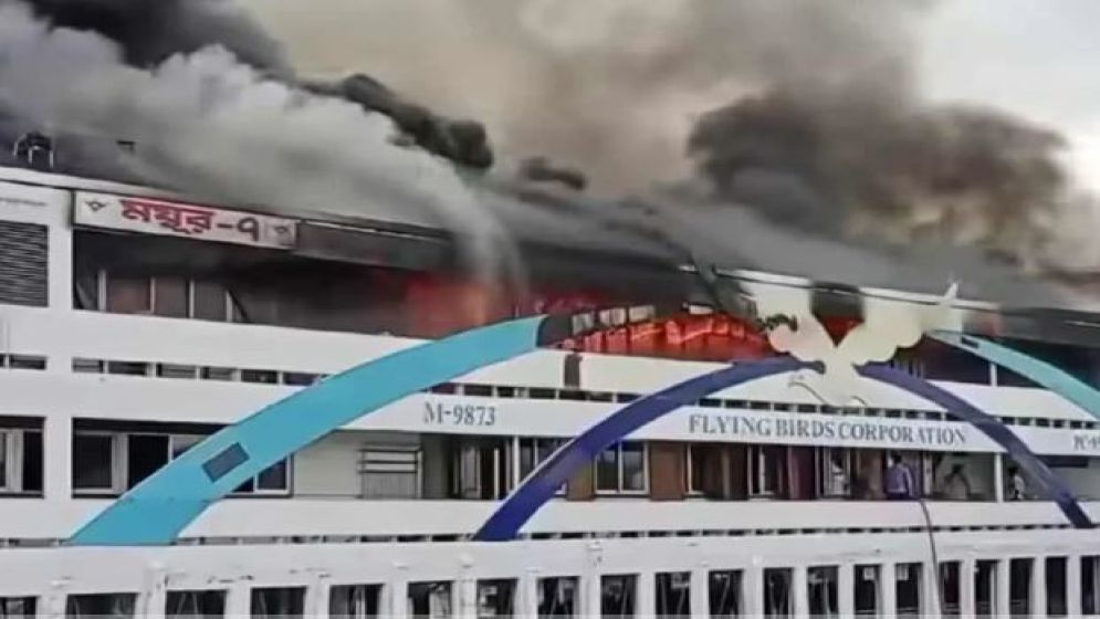 সদরঘাটে লঞ্চে আগুন নিয়ে প্রচার, ব্যাখ্যা দিল ফায়ার সার্ভিস