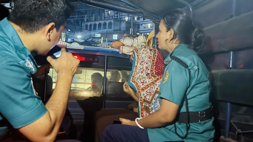 প্রাথমিকভাবে ছাত্রীকে আটক : বাড়ির অন্য সদস্যরাও নজরদারিতে