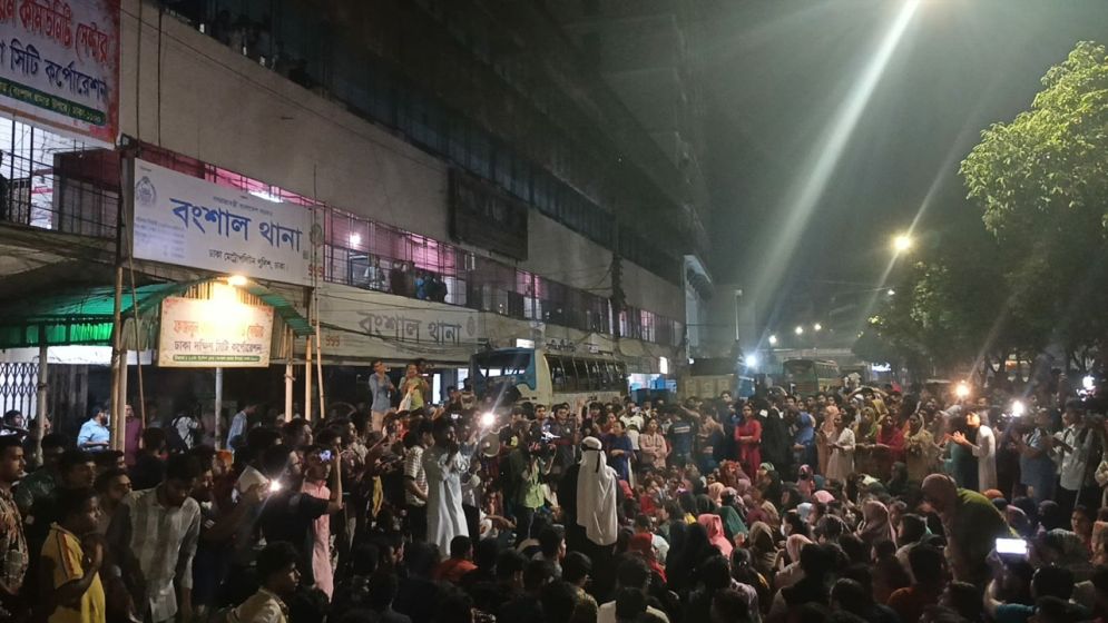 জবি ছাত্রদল নেতা জুবায়েদের খুনিদের গ্রেপ্তার দাবিতে থানা ঘেরাও