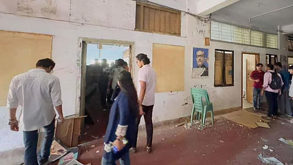 আ.লীগের কার্যালয় দখল এনসিপি নেতার