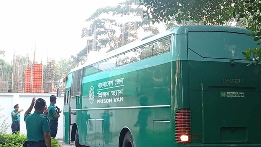 শীতাতপ নিয়ন্ত্রিত প্রিজনভ্যানে ট্রাইব্যুনাল ত্যাগ করেন সেই ১৫ সেনা কর্মকর্তা