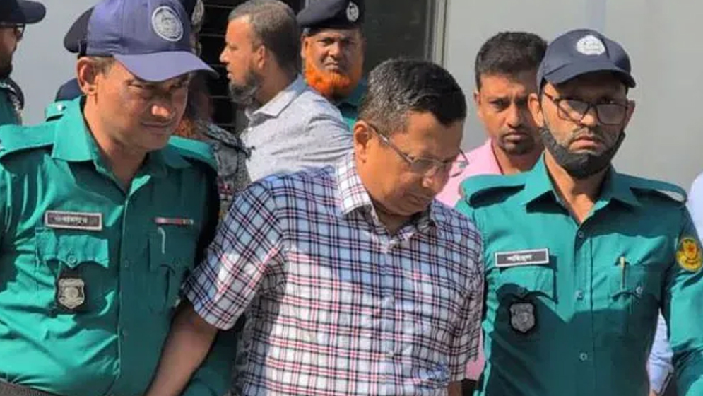 ‘আবদুল্লাহ আল-মামুন অন্যের ঘাড়ে বন্দুক রেখে বাঁচার চেষ্টা করছেন’