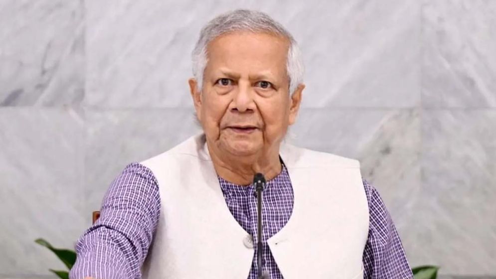 নির্বাচনকালে প্রশাসনের রদবদল নিজের হাতে রাখবেন ড. ইউনূস