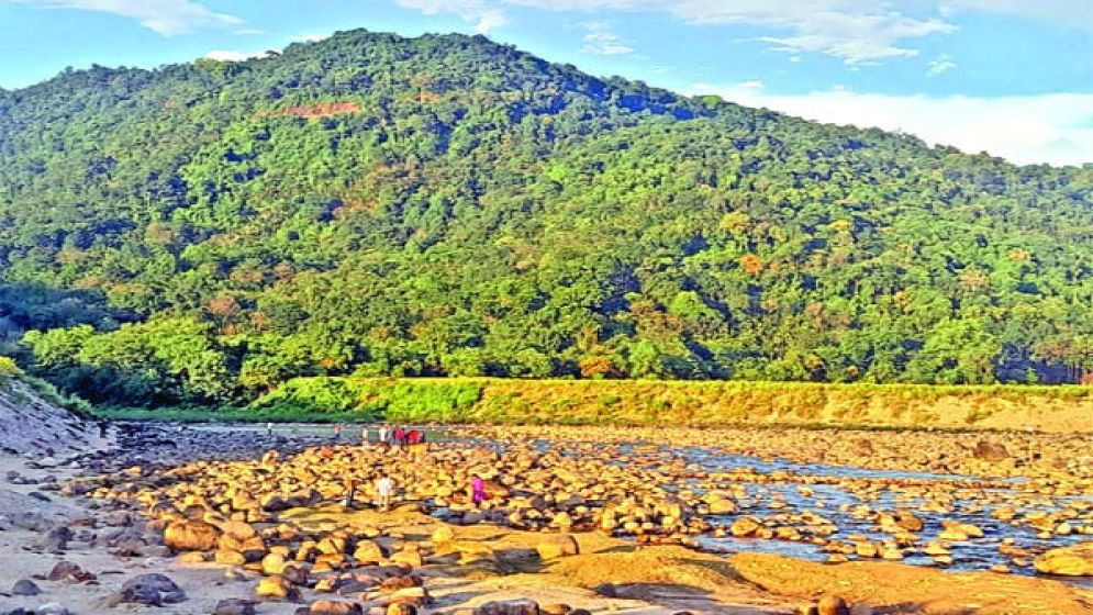 পাথর লুটের কারণে হারিয়েছে সৌন্দর্য : বিছনাকান্দির ‘অপমৃত্যু’