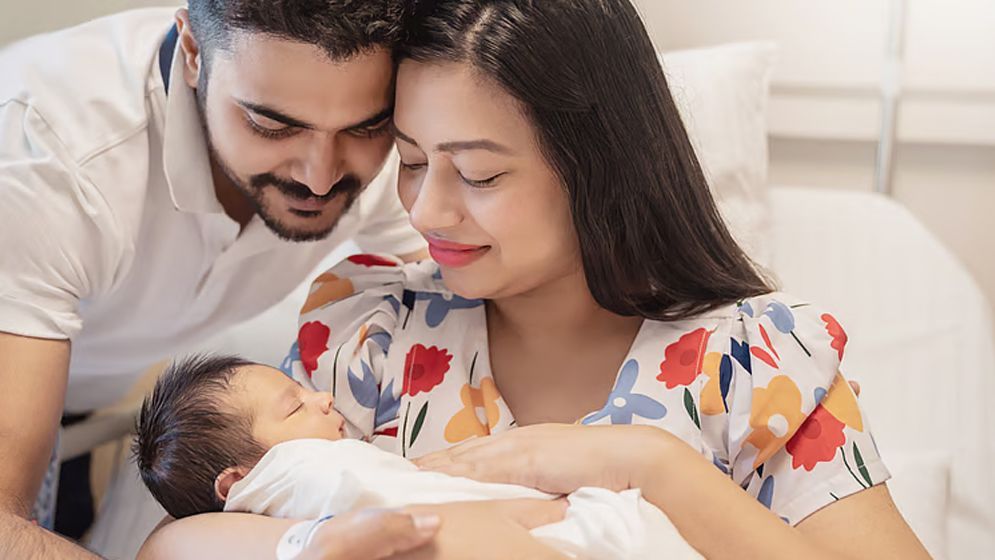 সন্তান জন্মের পর রোম্যান্স হারিয়ে যায়, দাম্পত্য জীবনে প্রেম ফেরাবেন যেভাবে