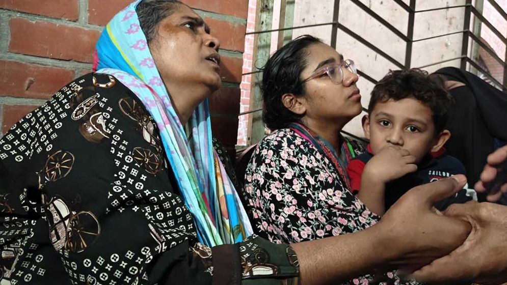 ‘আমার বাচ্চাদের কী হবে’, মেট্রো দুর্ঘটনায় নিহত কালামের স্ত্রীর আহাজারী