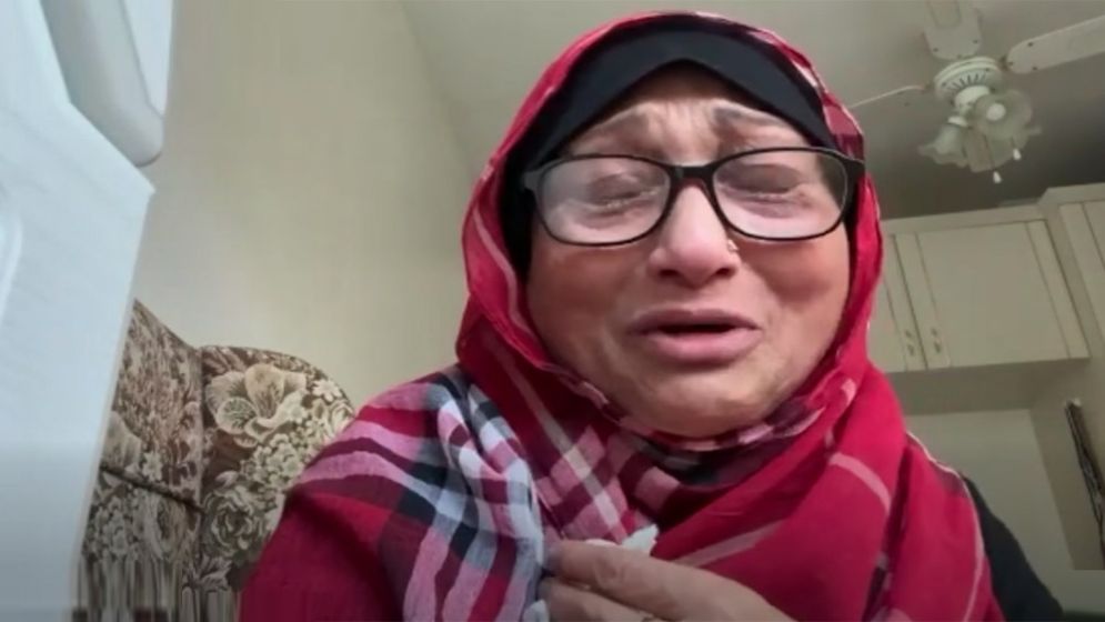 কান্নায় ভেঙে পড়লেন নীলা চৌধুরী