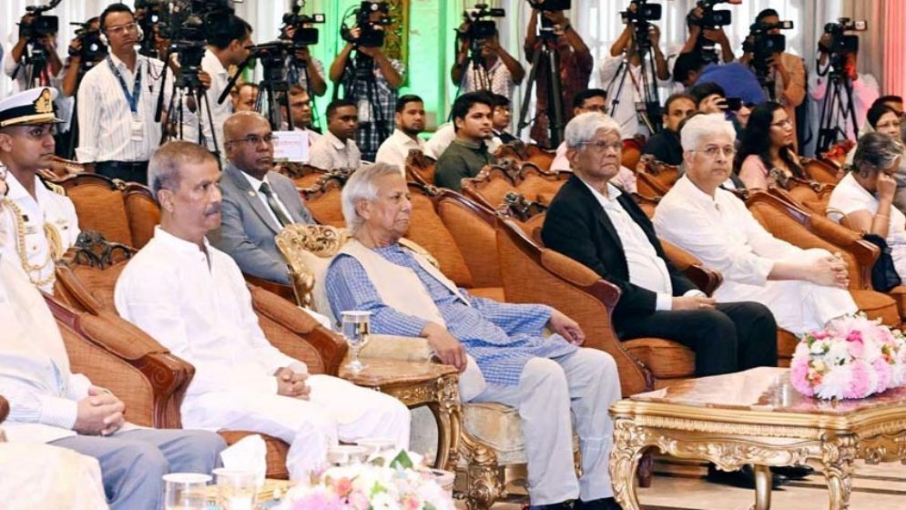 সেই ৫ উপদেষ্টাকে ছাড়া এক ঘণ্টাও টিকবে না ড. ইউনূসের সরকার