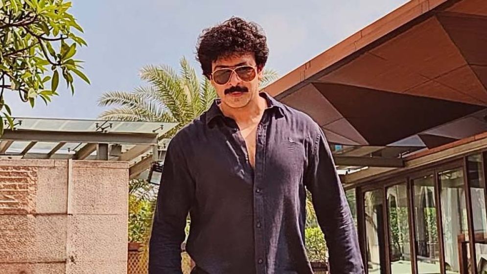 নতুন লুকে চমকে দিলেন শাকিব খান