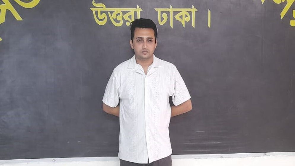 প্রতারণার মামলায় বিমানের ফ্লাইট স্টুয়ার্ড গ্রেফতার