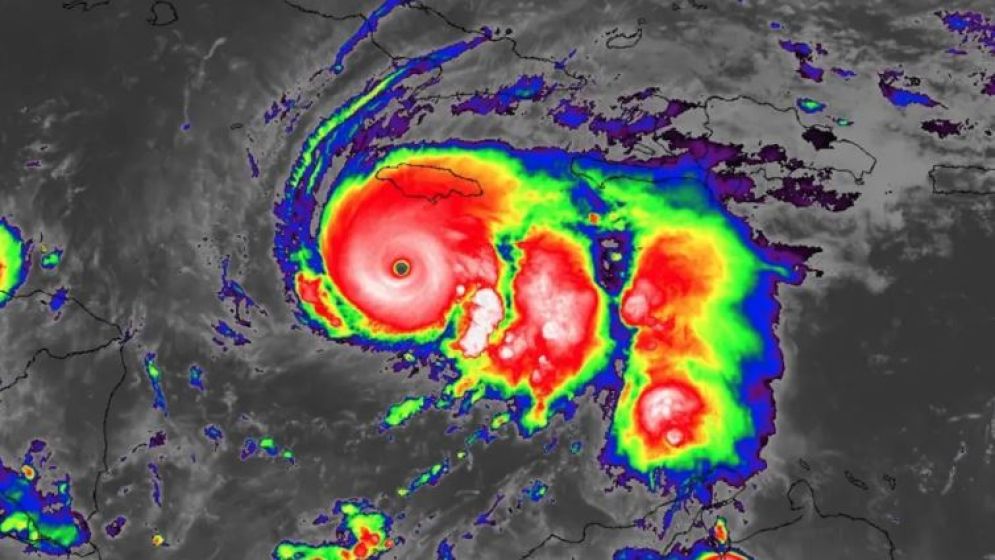 ধেয়ে আসছে ঘূর্ণিঝড় ‘মেলিসা’, রেকর্ড ভাঙা ধ্বংসের আশঙ্কা