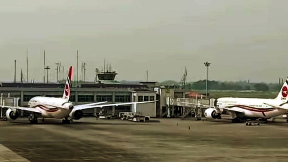 ওসমানীতে বোর্ডিং ব্রিজে ফ্লাইটের ধাক্কা, ৫ ঘণ্টা পর ছাড়ল বিমান