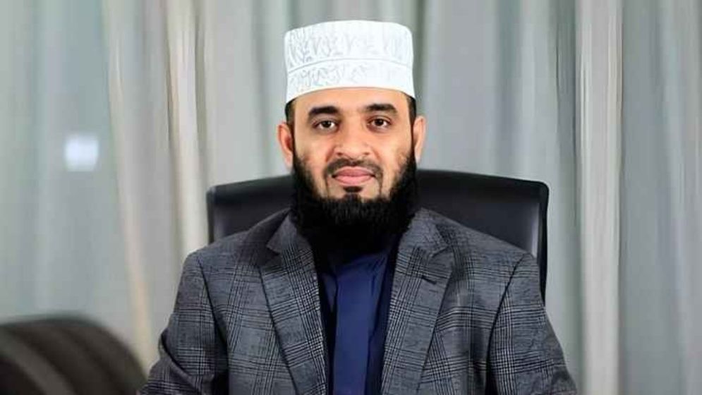 যত বড় নেতা, তত বেশি দুর্নীতিগ্রস্ত: আজহারী